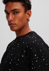 KARL LAGERFELD DEGRAD - Potiskana majica - black