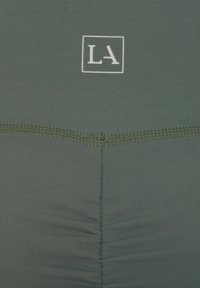 LASCANA Active RADLER - Kurze Sporthose - khaki