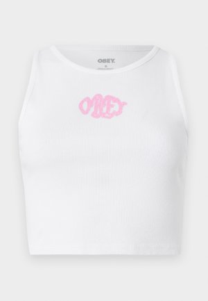 Biely rebrovaný crop top s ružovým logom "OBEY" v strede. Navrhnutý s okrúhlym výstrihom a bez rukávov.
