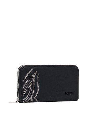 Schwarze Kunstleder-Geldbörse mit weißen Nähdetails und kleinen Metallelementen. Verfügt über einen Reißverschluss und ein geprägtes Markenlogo an der Seite.