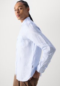 Ecoalf SHIRT MAN - Ing - white/sky blue