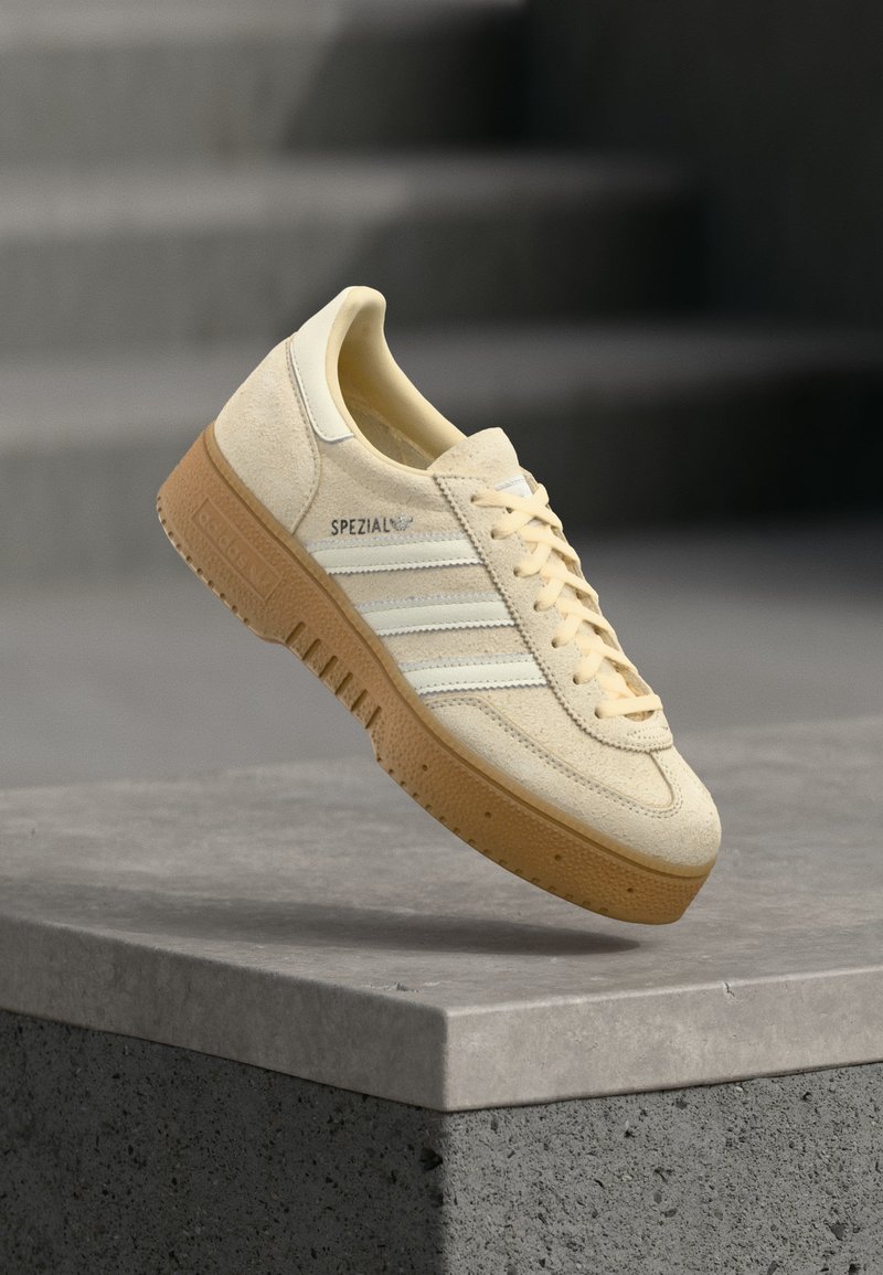 adidas Originals HANDBALL SPEZIAL BOLD warm vanilla/off white/off-white