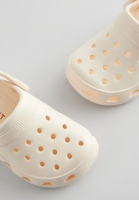 Unausgewählt, neutral white