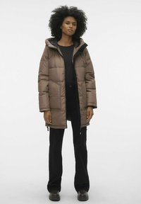 Vero Moda VMOSLO NOOS - Daunenmantel - brown lentil