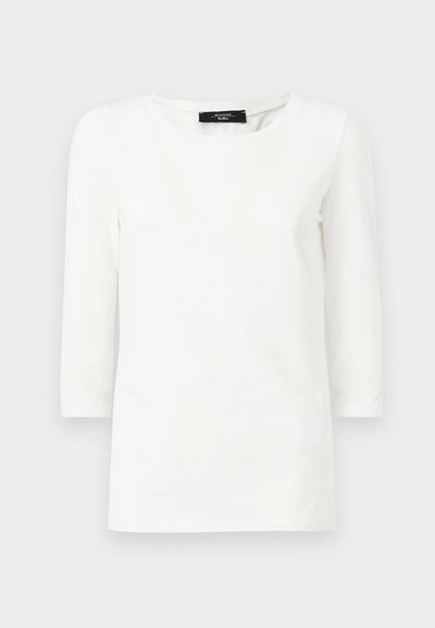 White long-sleeve t-shirt made of soft cotton with a round neckline and a relaxed fit, featuring no visible patterns or accents.