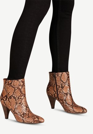 High Heel Stiefelette - nut snake