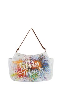 Borsa tote bianca con motivo a macchie colorate e testo "È tempo d'estate!" Manico a spalla marrone. Texture liscia con accessori in metallo.