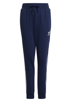 Pantalon de survêtement Adidas bleu marine avec bandes blanches sur les côtés, taille élastique avec cordon et logo Adidas sur la partie supérieure de la cuisse gauche.
