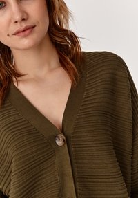 TATUUM STRUMI - Jopica - olive