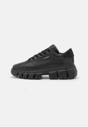 Matalavartiset tennarit - black