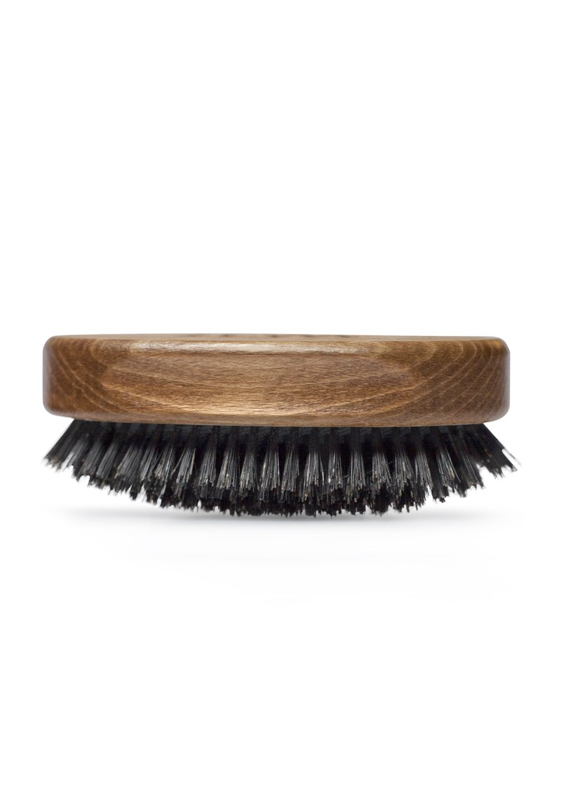 Houten borstel met een ronde, lichtbruine handgreep en dichte zwarte haren, ontworpen voor effectieve haarverzorging en styling.