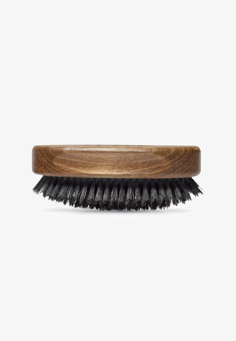 Houten borstel met een ronde, lichtbruine handgreep en dichte zwarte haren, ontworpen voor effectieve haarverzorging en styling.