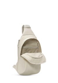 Beige axelväska med en böjd design, utrustad med ett zippered huvudfack, vikbar framframsida och ett nätfack för organisering.