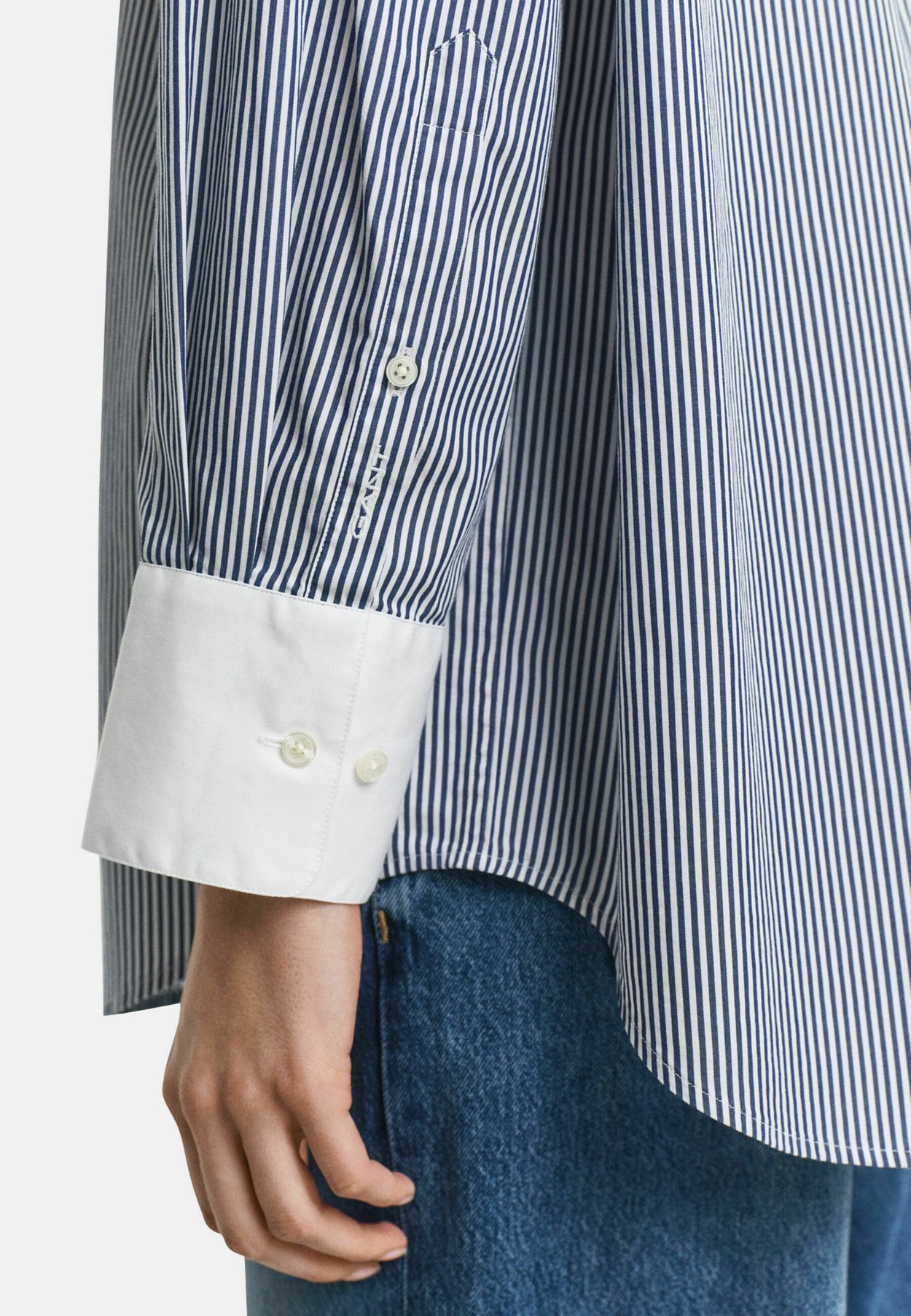 CONTRAST COLLAR STRIPED