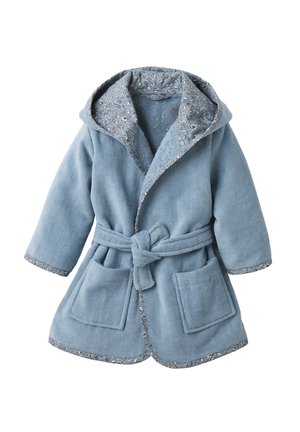 Helles blaues Gewand aus weichem Stoff mit Kapuze, zwei vorderen Taschen und einem floral gemusterten Saum entlang der Kanten. Mit Gürtel.