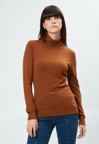 INFLUENCER HIGH-NECK BASIC - Maglione - caramel