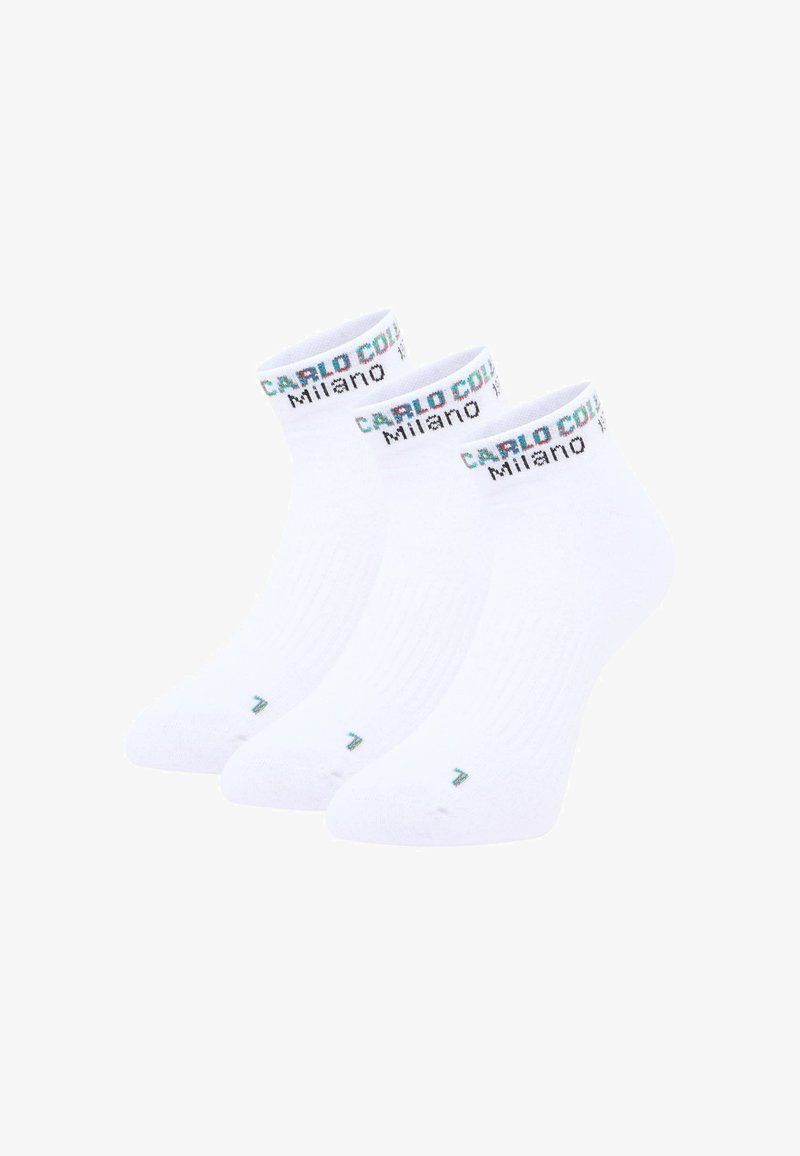 Drei Paar weiße Knöchelsocken aus Baumwolle mit gerippter Struktur, abgerundetem Zehenbereich und farbigem Logo-Band mit der Aufschrift "CARLO COLOMBO Milano".