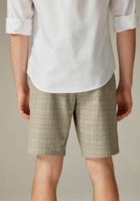 Next CHECK - REGULAR FIT - Šortky - stone