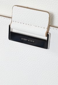 Gerry Weber TALK DIFFERENT LL CITY - Nahrbtnik - white