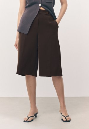 REGULAR FIT - SMART LONGLINE  - Pantaloni scurți - chocolate brown