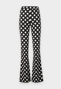 Επιλέχθηκε, black/white