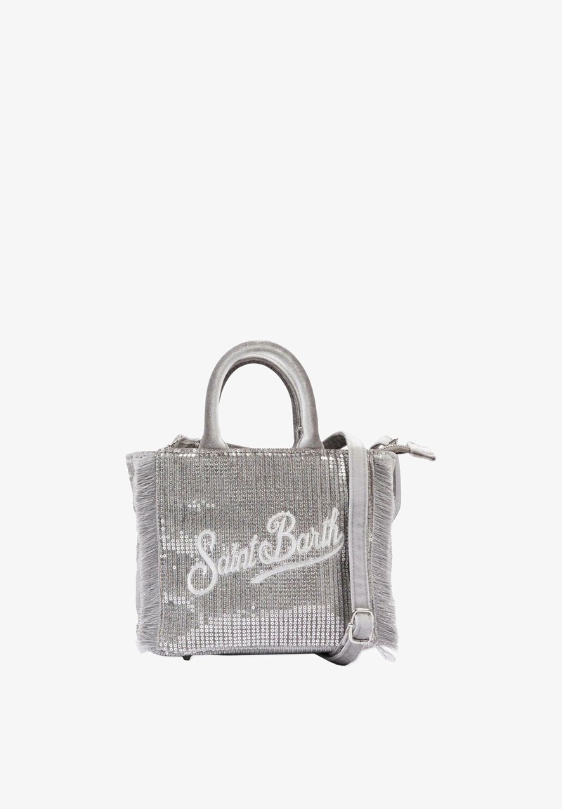 Borsa argento con paillettes, dettagli a frange, doppi manici superiori e una tracolla regolabile. "Saint Barth" è ricamato sul davanti.