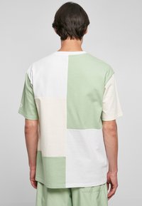 Starter PATCHWORK  - Marškinėliai su spaudiniu - vintagegreen palewhite white