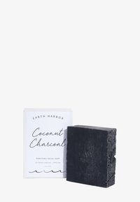 Earth Harbor - COCONUT CHARCOAL PURIFYING FACIAL SOAP - Savon liquide Image miniature 1
