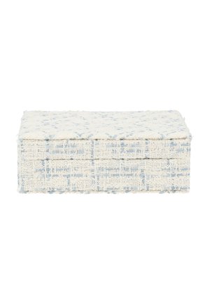 Pochette rectangulaire en tissu tissé avec un motif quadrillé texturé crème et bleu clair et une fermeture à rabat.