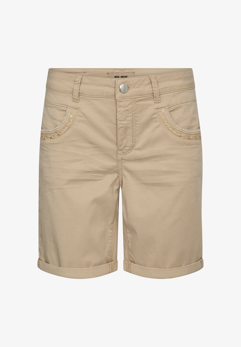 Short beige longueur genou avec ourlets retroussés, bouton sur le devant, passants pour ceinture, et couture décorative sur les poches avant.