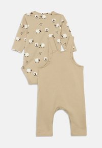 Prios kūdikių bodis ilgomis rankovėmis, smėlio spalvos, su avinų piešiniu ir derančiais smėlio spalvos be rankovių kombinezonu su petnešomis.