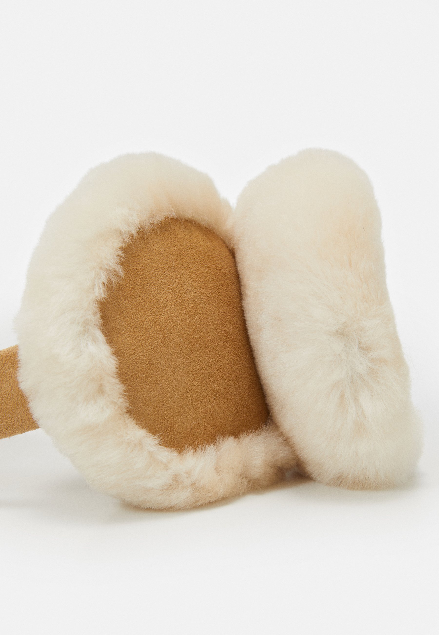 Orejeras UGG - W Classic Non Tech Earmuff 18706 Che - Orejeras, cintas y  diademas - Gorros y gorras de mujer - Gorros y gorras - Textiles -  Complementos | zapatos.es