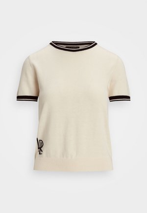Kortärmad stickad tröja i krämfärg med svarta ribbade detaljer vid kragen och ärmsluten. Har en broderad logotyp på nedre vänstra sidan.
