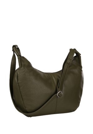 Dunkelgrüne Schultertasche aus genarbtem Leder mit verstellbarem Riemen und silberner Schnalle, halbmondförmig mit weicher, lässiger Struktur.
