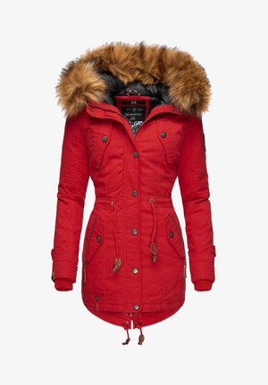 Sarkans parka jakas ar mākslīgās pūkas kapuci, priekšējiem kabatām un savelkamu jostasvietu. Iekļauj pogu un rāvējslēdzēja aizdares, kā arī tekstūru akcentus uz piedurknēm.