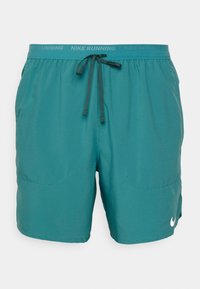 Tealfärgade löparshorts med elasticitet i midjan, justerbar dragsko och två framfickor. Har en liten vit Nike swoosh-logga.