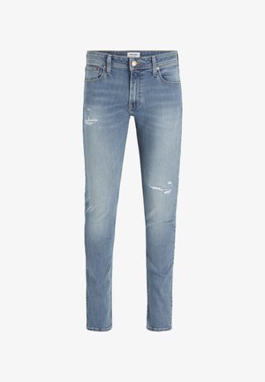 Jeans de mezclilla azul claro con un ajuste slim, que presentan un leve desgaste, diseño de cinco bolsillos y un cierre de botón en la cintura.