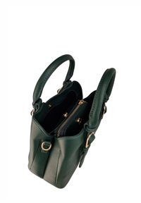 Borsa a tracolla in pelle verde con doppio manico, tasca interna con zip e dettagli in metallo dorato. Presenta una forma strutturata con bordi morbidi.