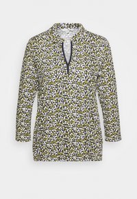 Camicia a maniche lunghe di colore blu navy con un motivo floreale in giallo e bianco, caratterizzata da un design senza colletto e una cerniera di un quarto di lunghezza nella parte anteriore.