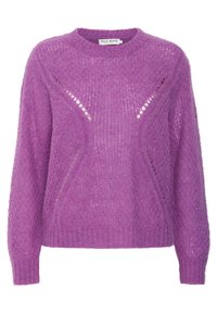 Pull en tricot violet fabriqué à partir d'un fil doux et texturé. Il présente un col rond, des manches longues et des accents découpés à l'avant.