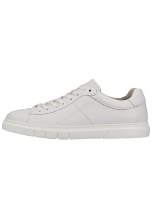Weißes Leder-Sneaker mit runder Zehenpartie, flachen weißen Schnürsenkeln, strukturiertem Profil und subtilen Nahtdetails entlang des Obermaterials.