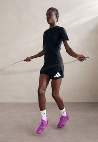 adidas Performance RAPIDMOVE ADVENTURE TRAINER - Scarpe da allenamento - purple burst/sonic fuchsia/footwear white