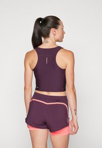 Puma RUN ULTRAFORM CROP TANK W - Linne - midnight plum