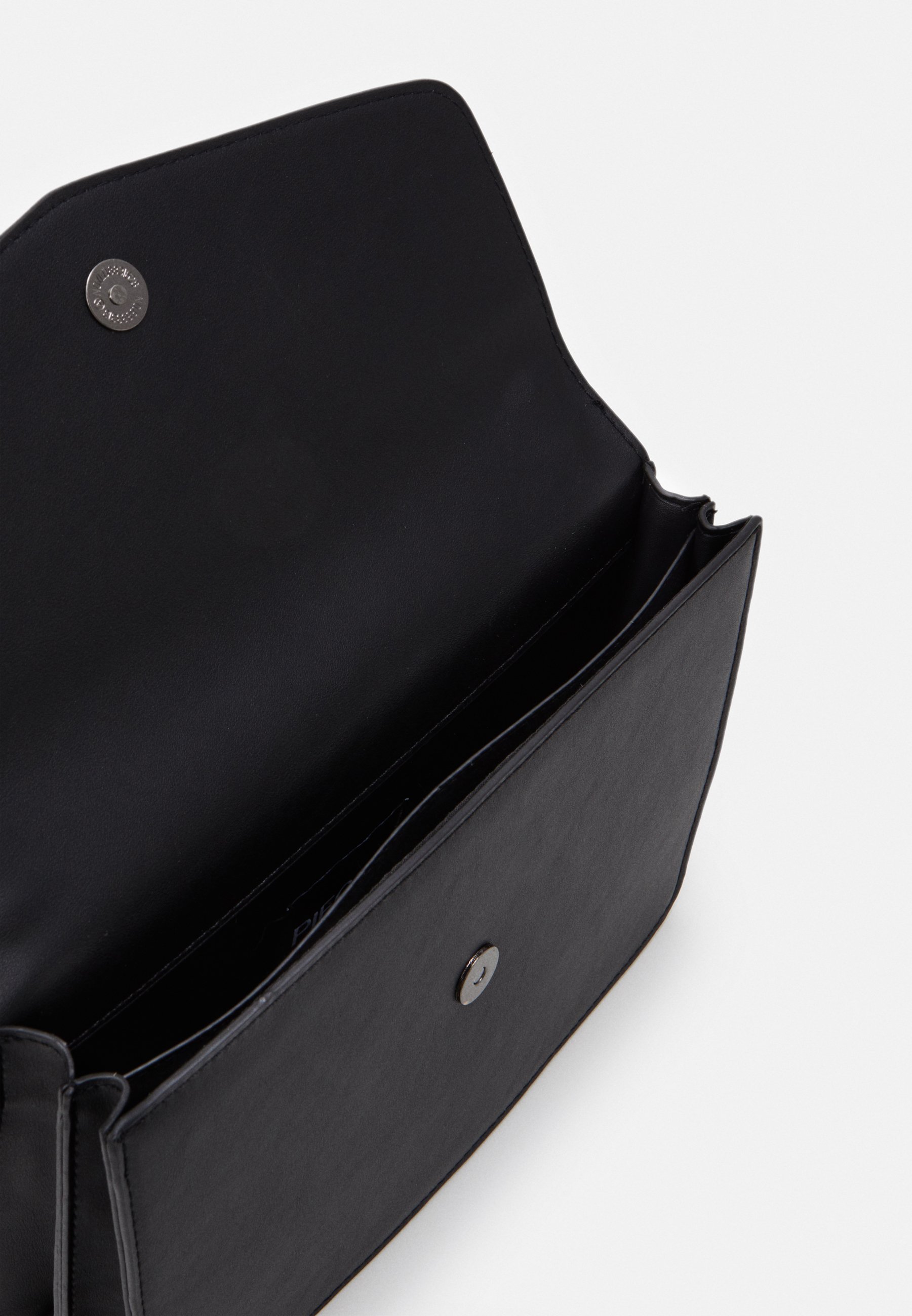 Pieces PCBELLIA CROSS BODY Skulderveske blacksvart PARFOIS CROSSBODY BAG PEONY Skulderveske blacksvart