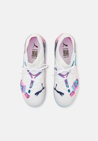 Puma FUTURE 7 MATCH VOL. UP FG/AG JR UNISEX - Botines de fútbol para terreno firme - white/luminous blue/poison pink/fizzy melon