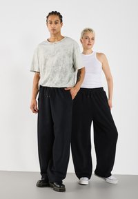 YOURTURN BARREL FIT UNISEX - Tréningruha alsók - black