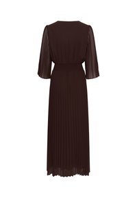 Robe midi marron foncé avec jupe plissée, taille smockée large et manches longues plissées semi-transparentes, vue de dos sur fond blanc.