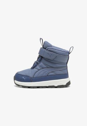 Blaue synthetische Winterstiefel mit strukturiertem Abschluss, Velcro-Riemen, gepolstertem Schaft und Gummisohle, die über ein rutschfestes Profil verfügt.