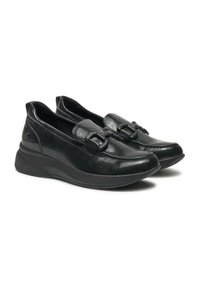 Scarpe slip-on in pelle nera con punta arrotondata, cinturino decorativo con dettaglio fibbia e suola imbottita e testurizzata per il massimo conforto.