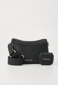 Geantă crossbody din piele neagră cu finisaj texturat, accente de hardware aurii, curea detașabilă și un pouch mic atașat.
